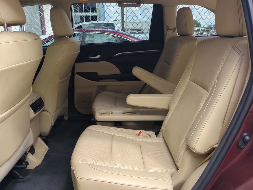 Used 2015 Toyota Highlander Limited w/ Driver Technology Package image 16