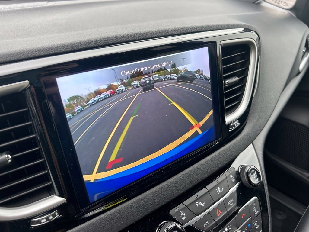 Used 2026 Chrysler Pacifica Select FWD image 17