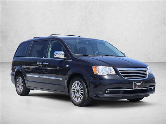 Used 2014 Chrysler Town & Country Touring-L FWD image 6