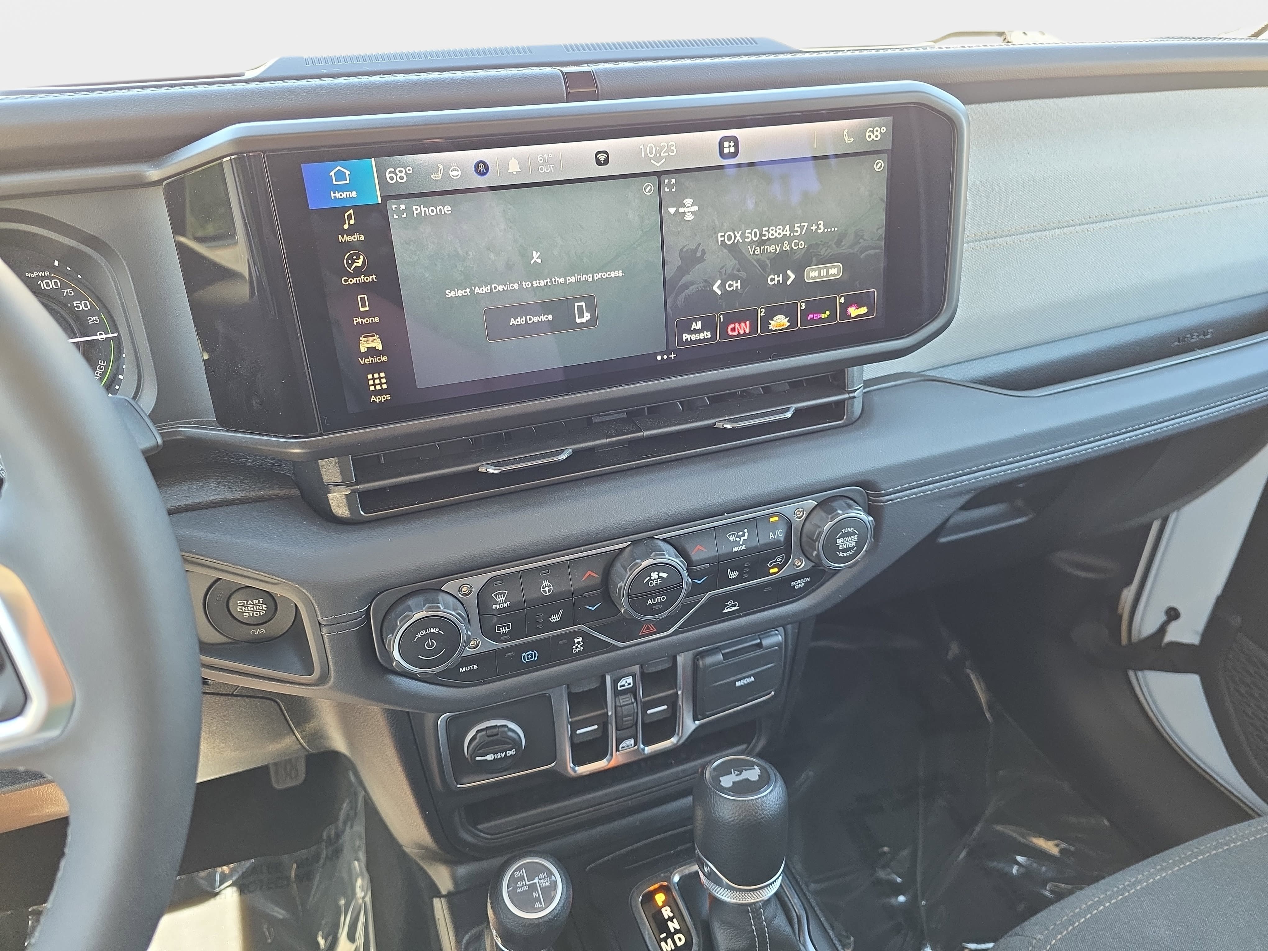 Used 2025 Jeep Wrangler Unlimited Sahara AWD/4WD image 19