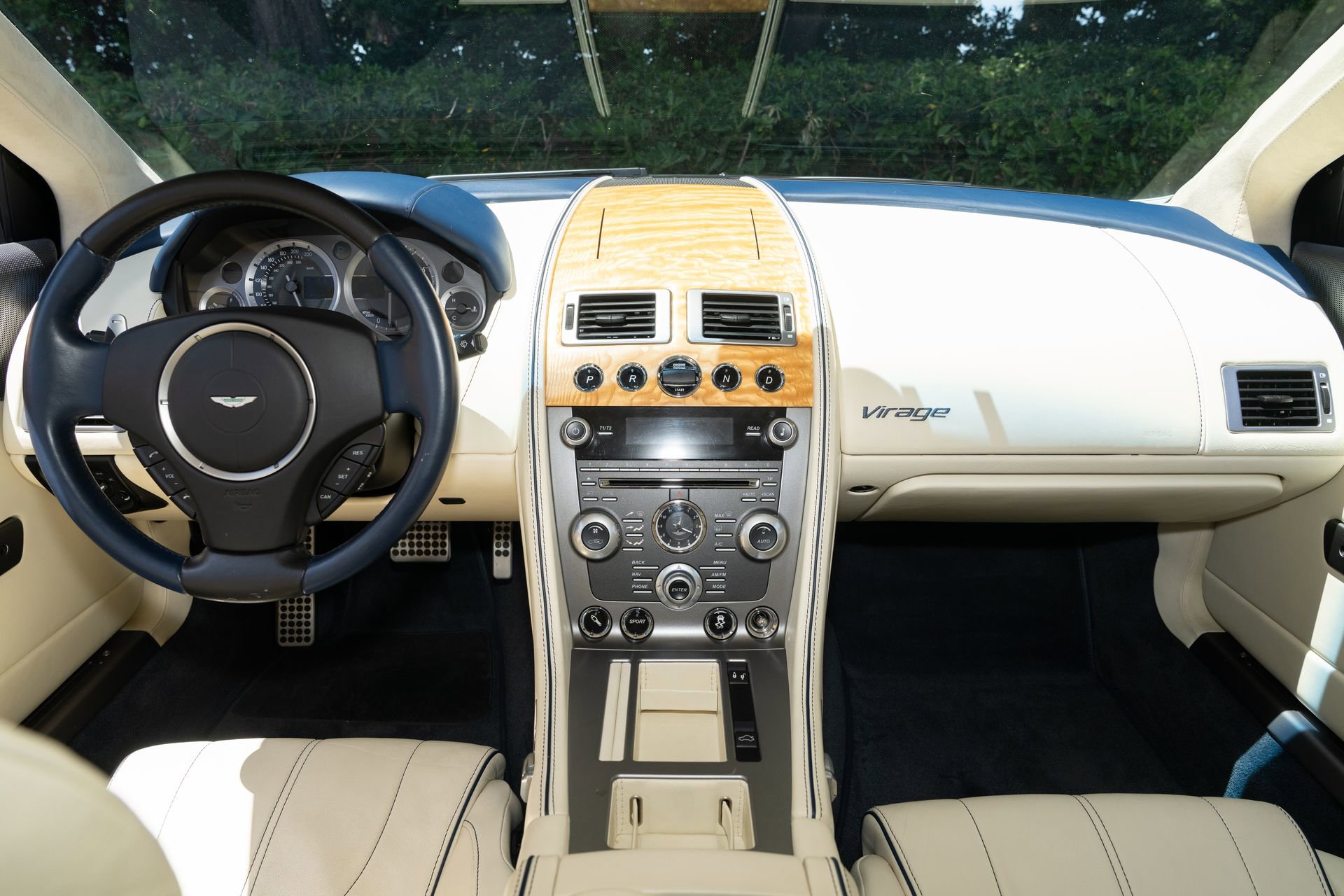 Used 2012 Aston Martin Virage Coupe RWD image 19