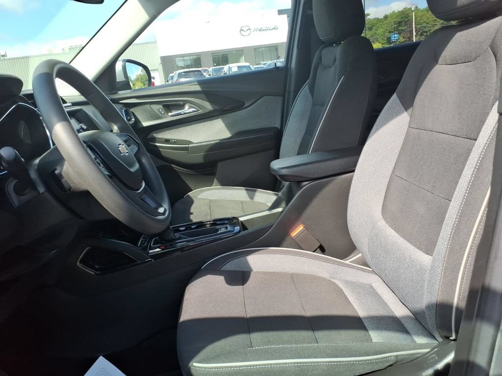 Used 2023 Chevrolet TrailBlazer LT FWD image 13