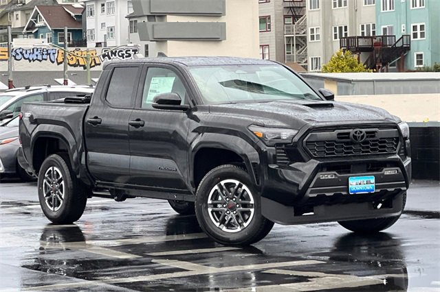 Used 2025 Toyota Tacoma TRD Sport image 2