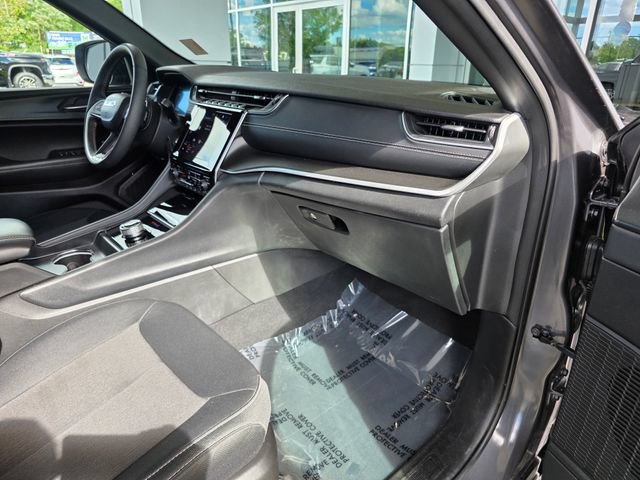 Used 2025 Jeep Grand Cherokee Laredo X w/ Luxury Tech Group I AWD/4WD image 10