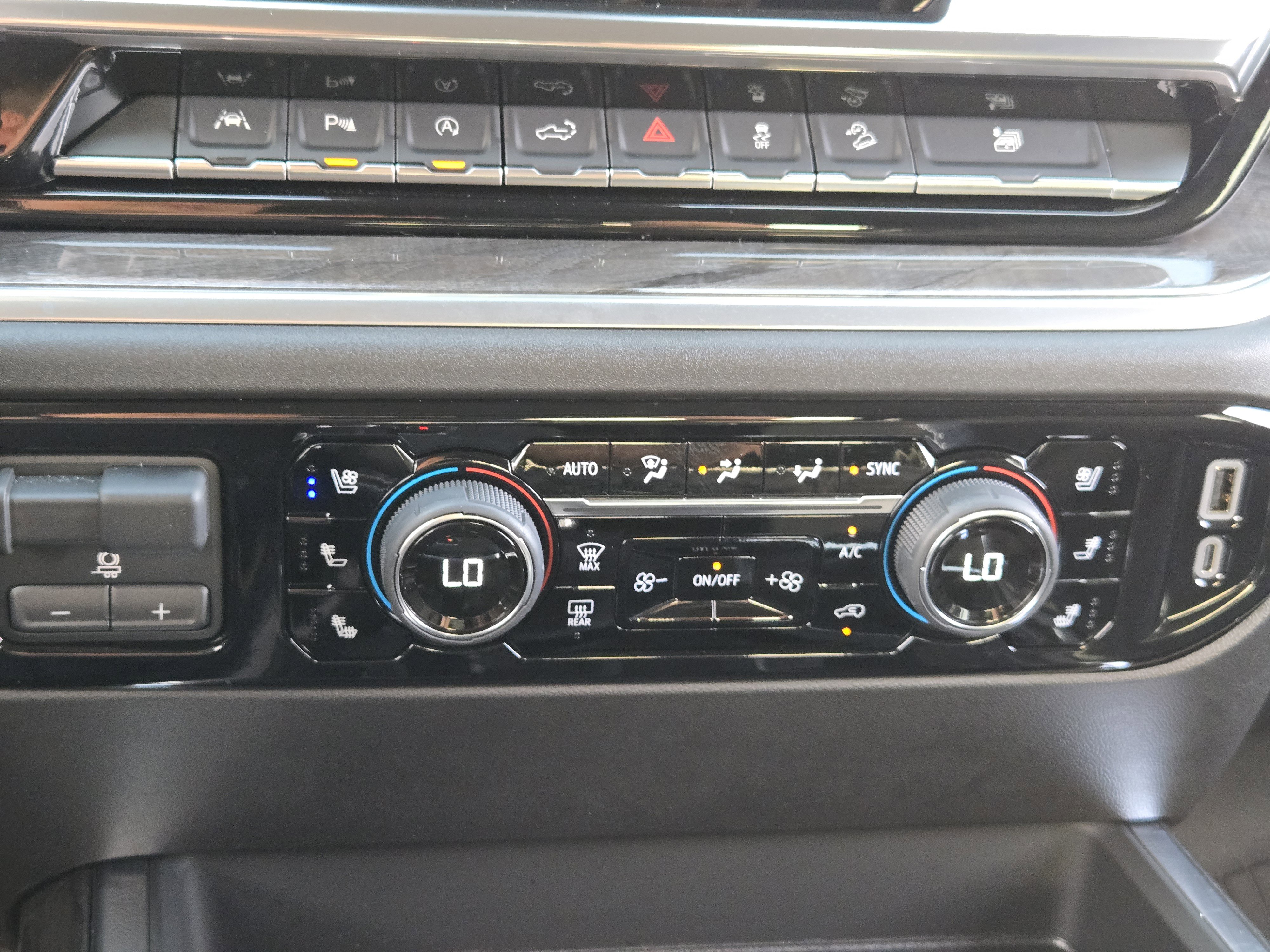 Used 2025 Chevrolet Silverado 1500 LTZ w/ LTZ Premium Package image 22