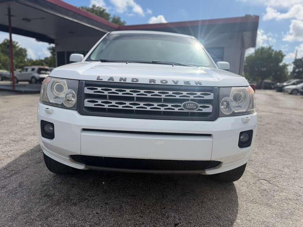 Used 2011 Land Rover LR2 HSE AWD/4WD image 8
