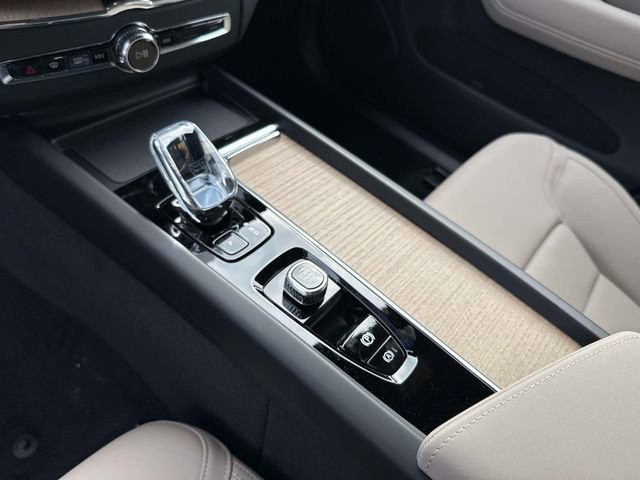 New 2026 Volvo XC60 B5 Plus w/ Climate Package image 28