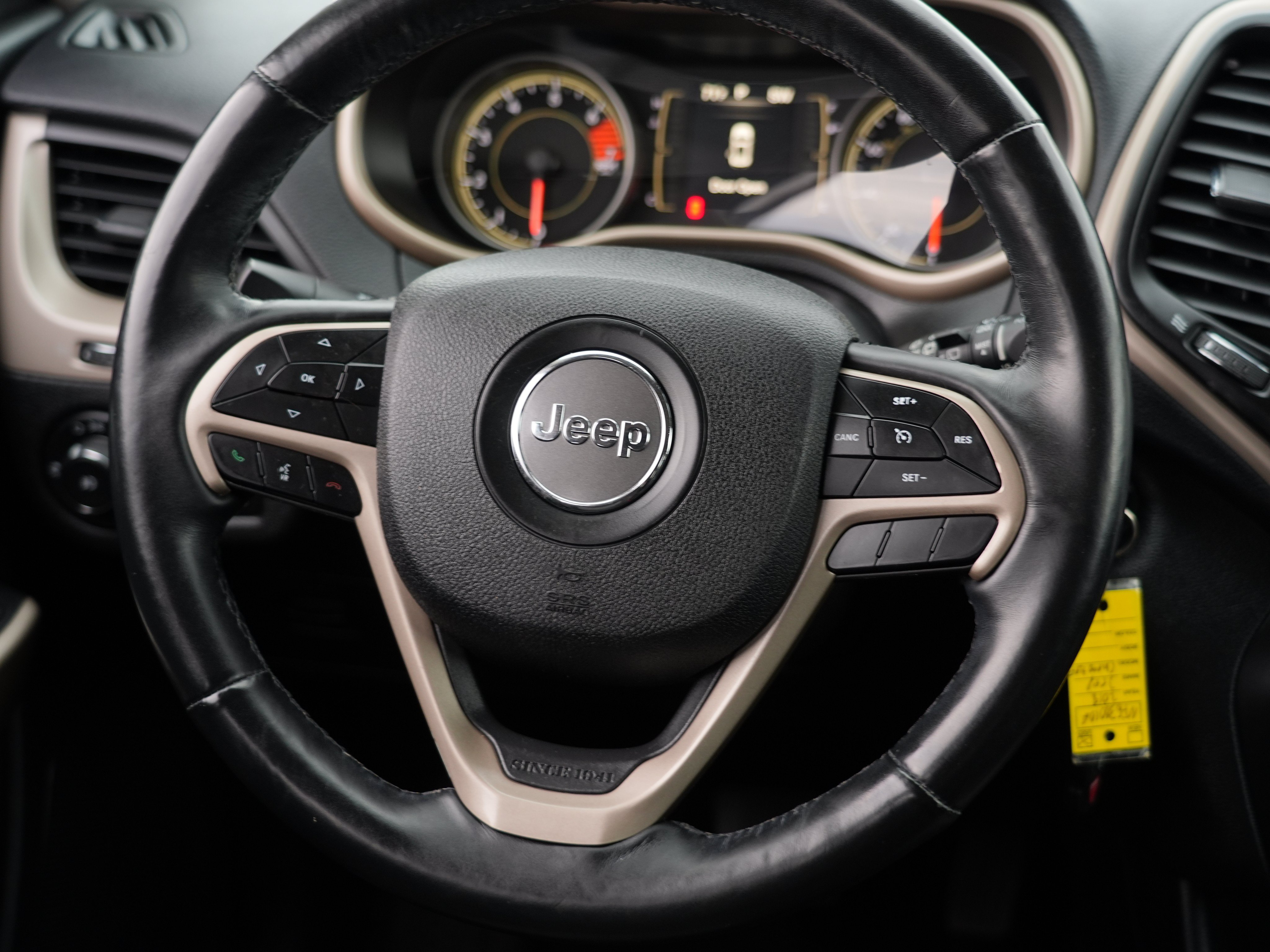 Used 2018 Jeep Cherokee Latitude AWD/4WD image 25