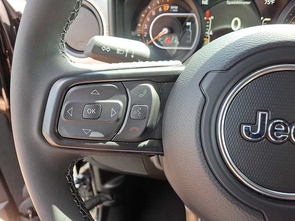 Certified 2026 Jeep Gladiator Sport AWD/4WD image 9