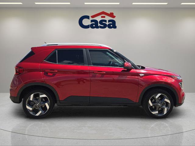 Used 2024 Hyundai Venue SEL FWD image 2