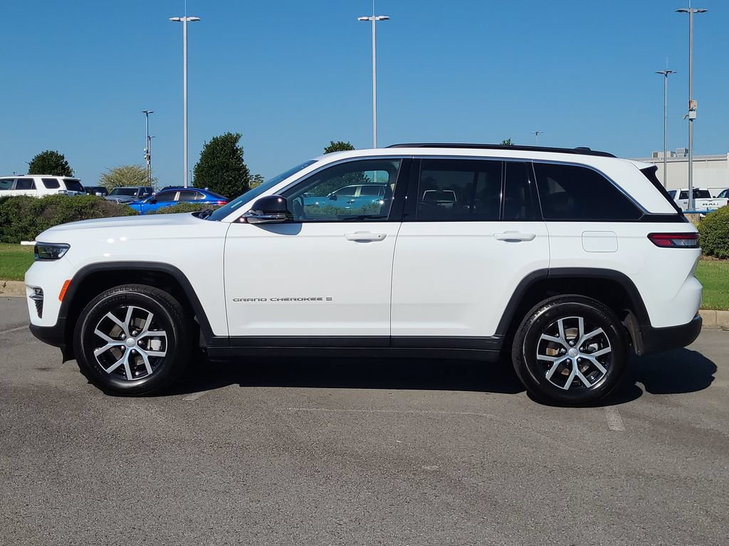 Used 2024 Jeep Grand Cherokee Limited RWD image 2