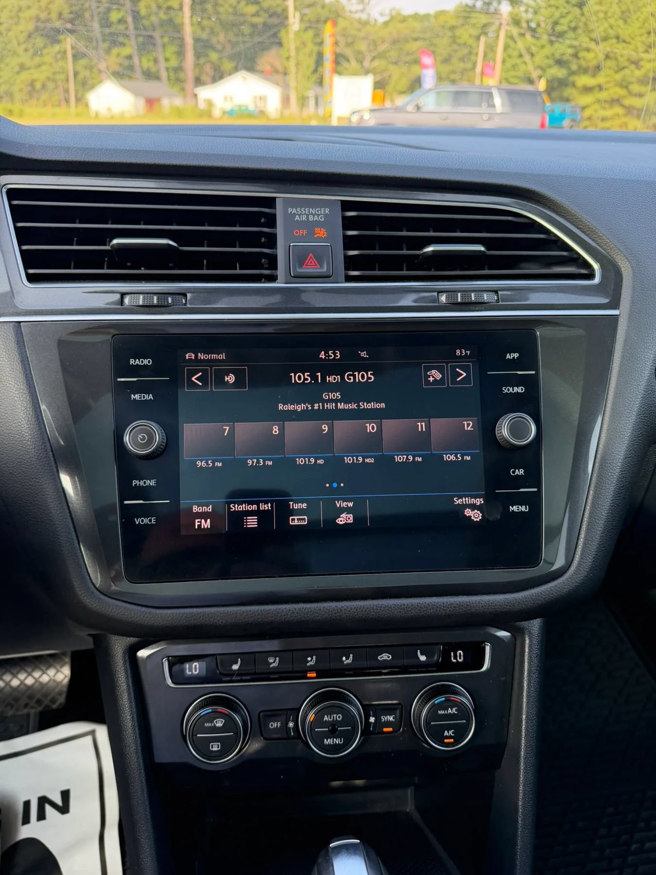 Used 2018 Volkswagen Tiguan SE w/ Panoramic Sunroof Package AWD/4WD image 15