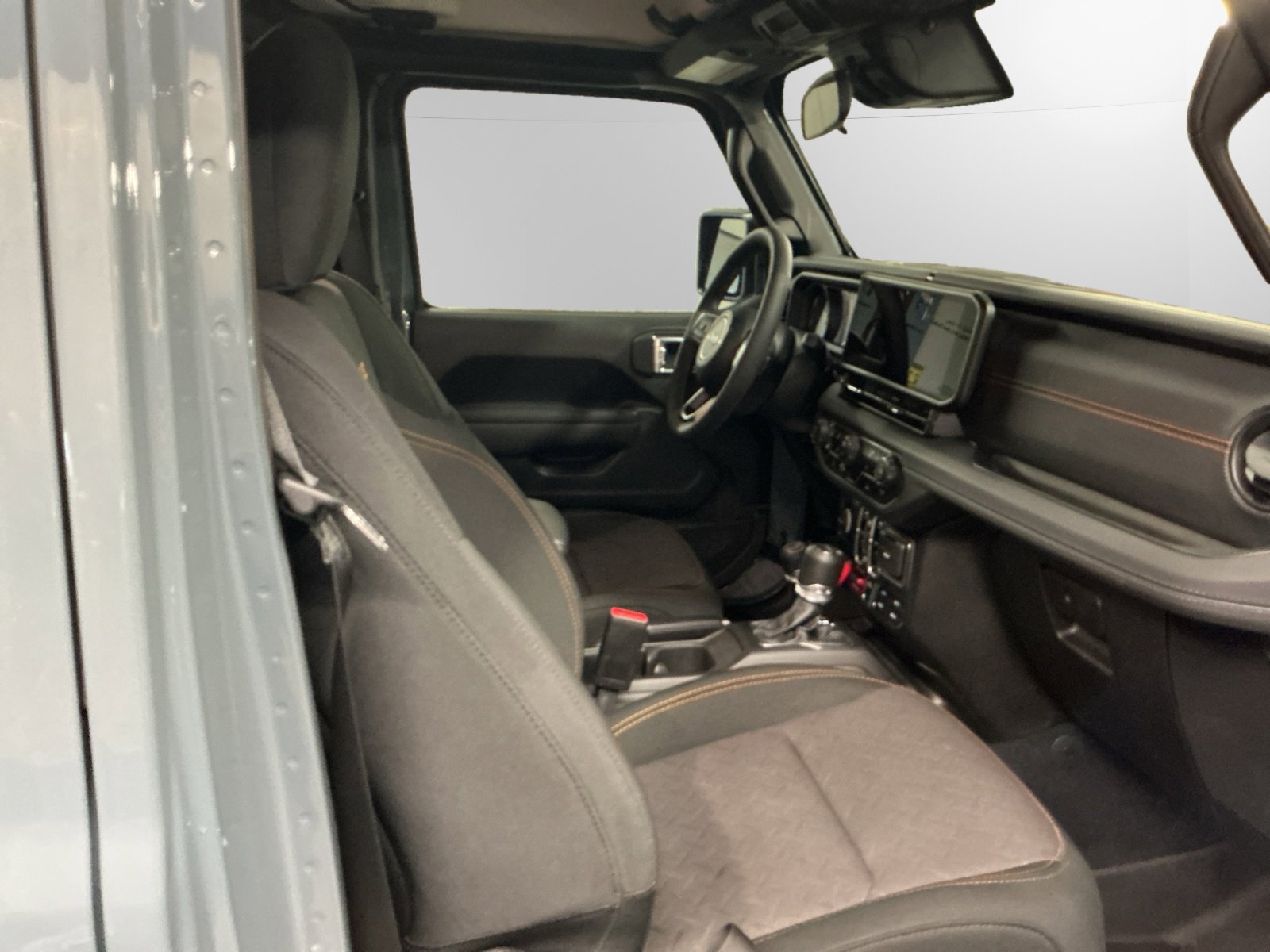 Used 2025 Jeep Gladiator Mojave w/ Convenience Group image 15