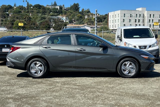 New 2026 Hyundai Elantra SE FWD image 5