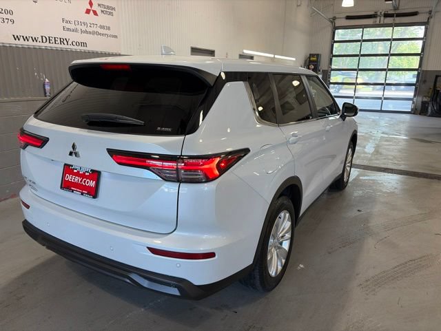 New 2026 Mitsubishi Outlander ES AWD/4WD image 3