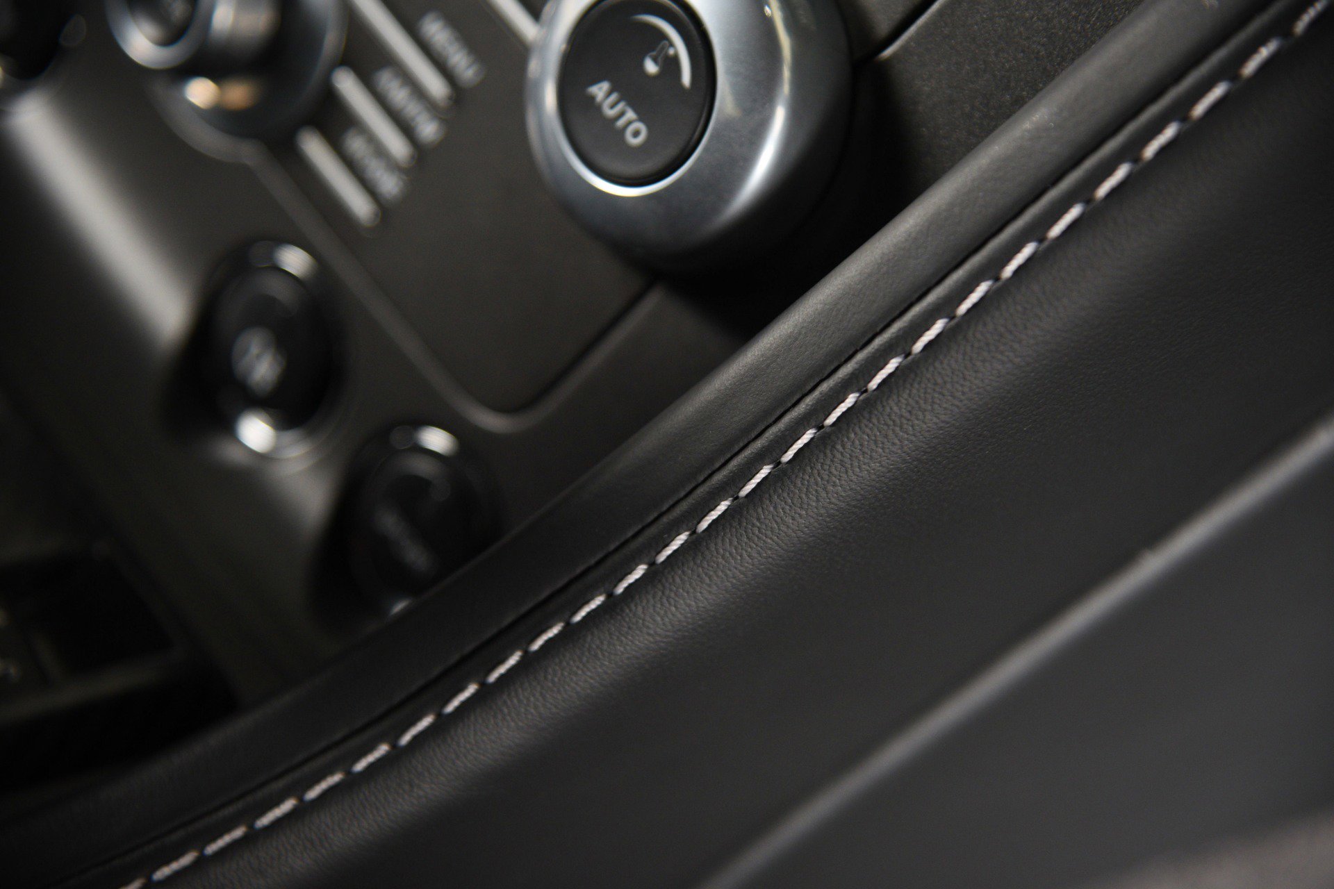 Used 2015 Aston Martin V8 Vantage GT image 21