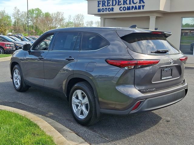 Used 2022 Toyota Highlander L AWD/4WD image 4