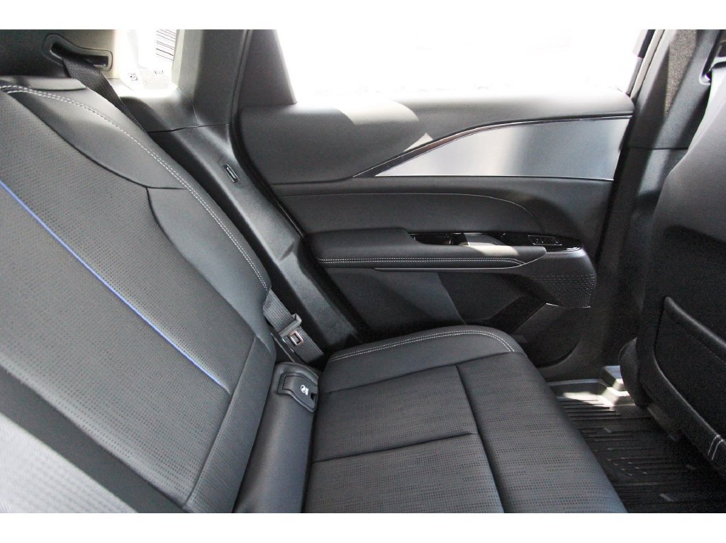 New 2027 Cadillac Lyriq Luxury RWD image 11