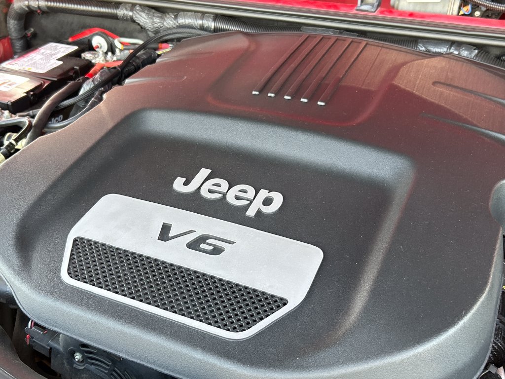 Used 2017 Jeep Wrangler Unlimited Sahara w/ Connectivity Group AWD/4WD image 27