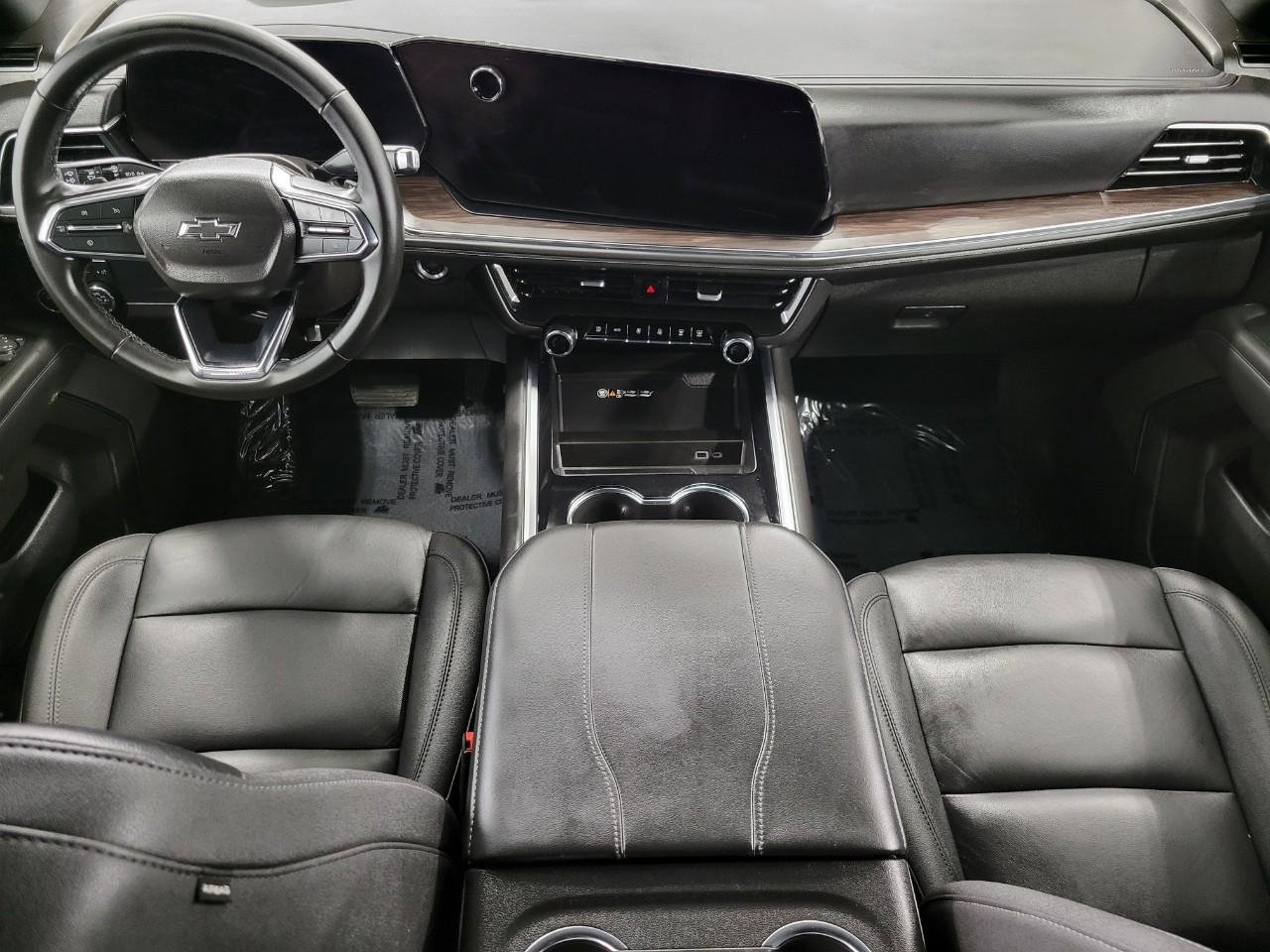 Used 2025 Chevrolet Suburban Z71 AWD/4WD image 7