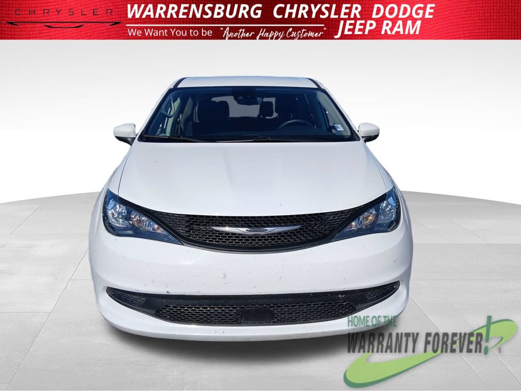 Used 2023 Chrysler Voyager LX FWD image 10