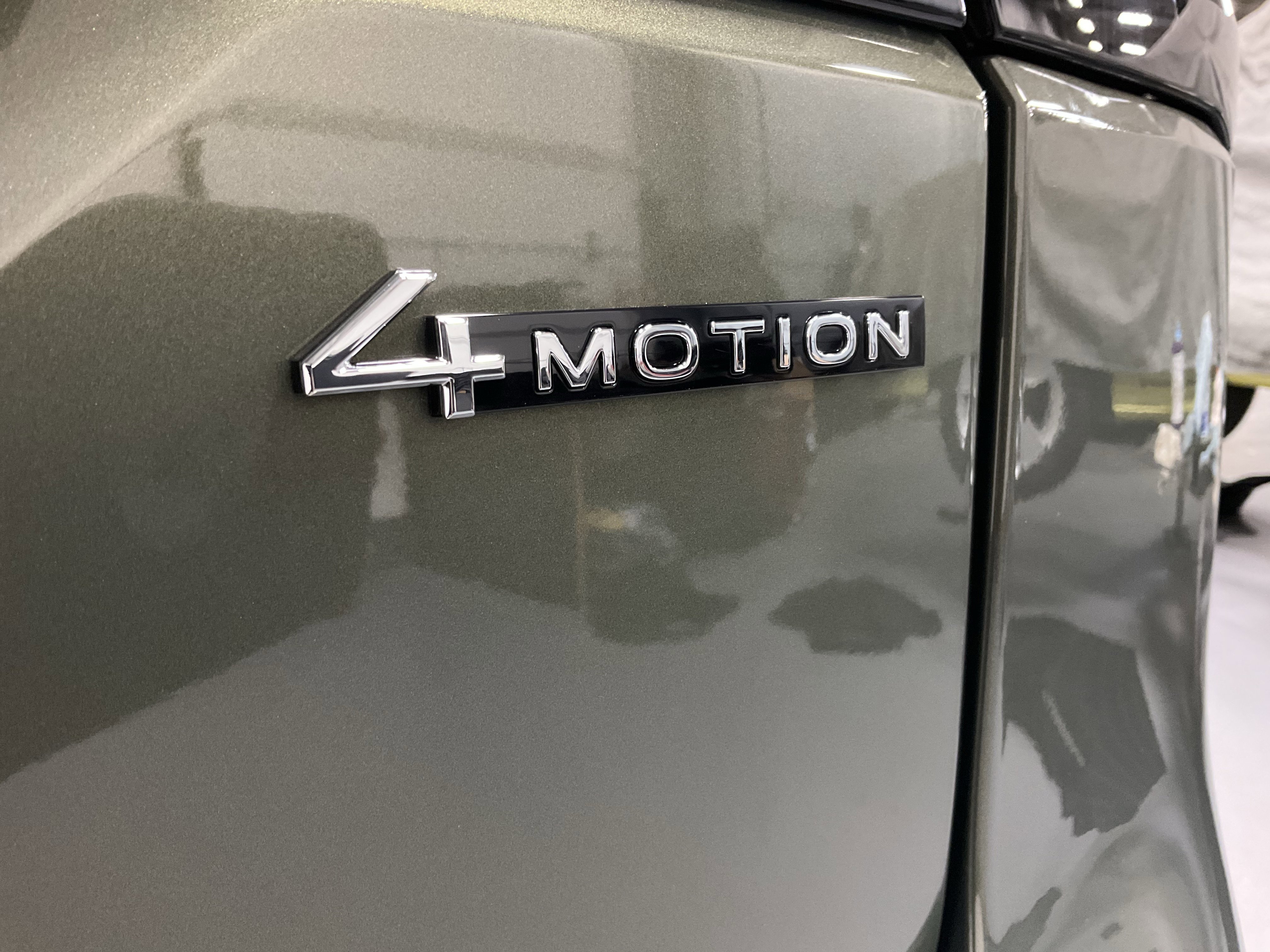 New 2026 Volkswagen Atlas Peak Edition AWD/4WD image 3