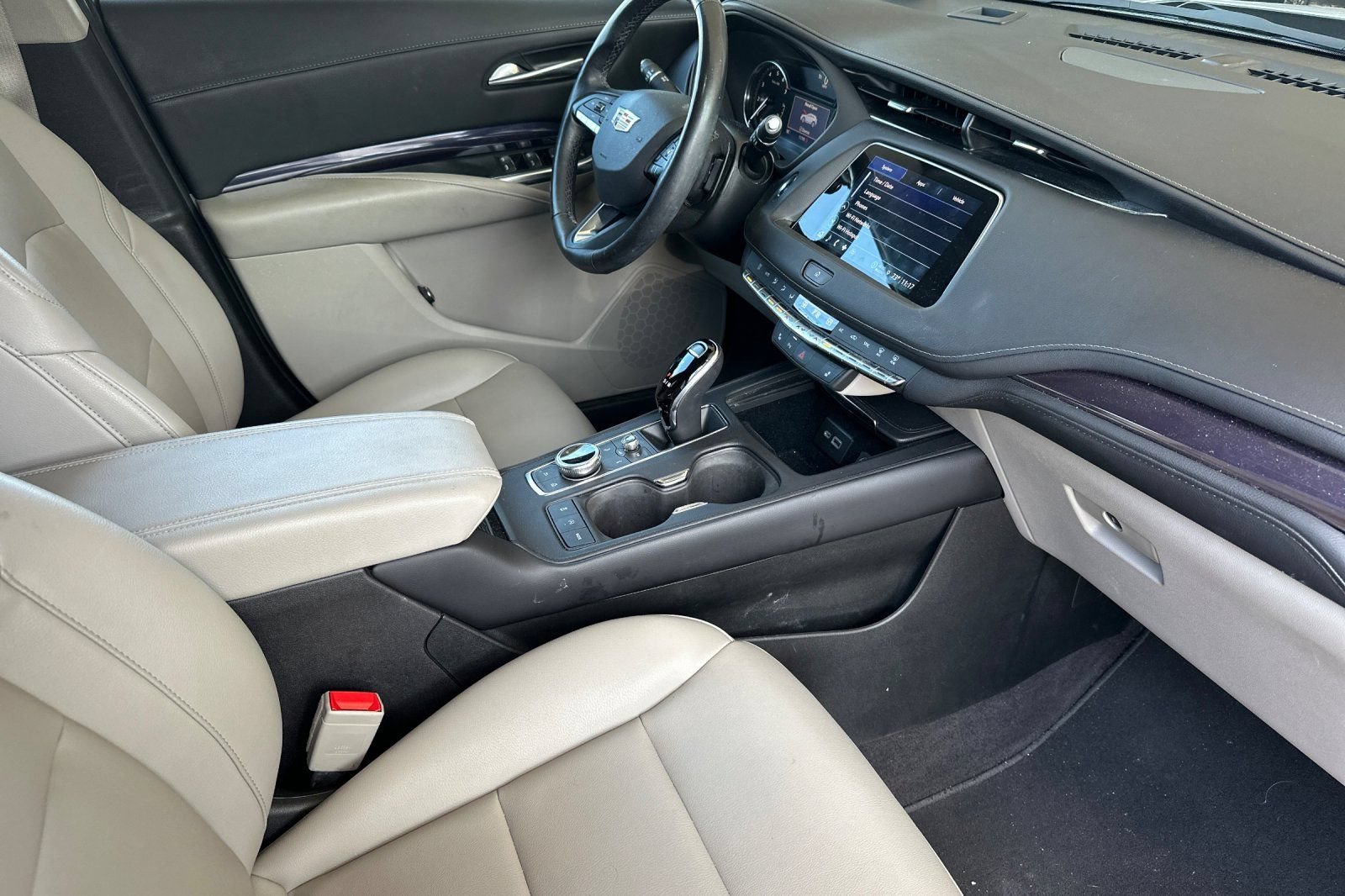 Used 2022 Cadillac XT4 Luxury w/ Cold Weather Package FWD image 20