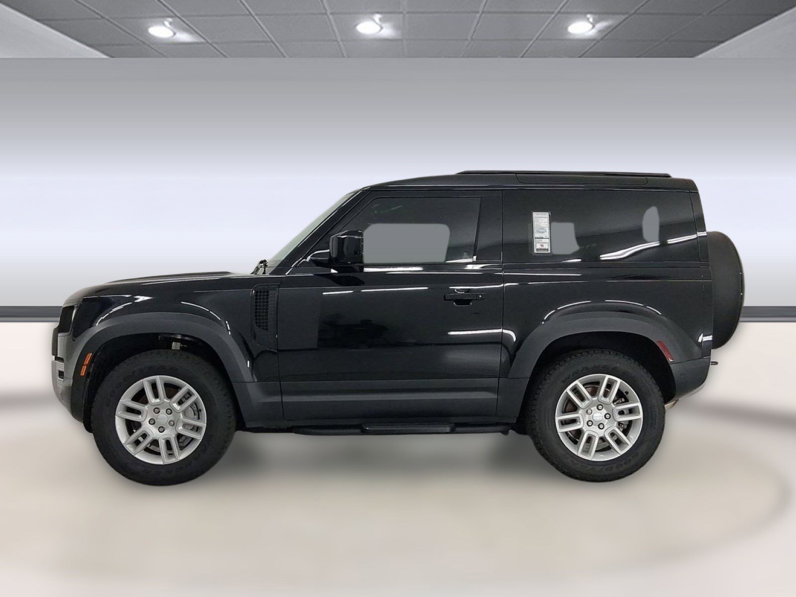 Used 2025 Land Rover Defender 90 S image 2