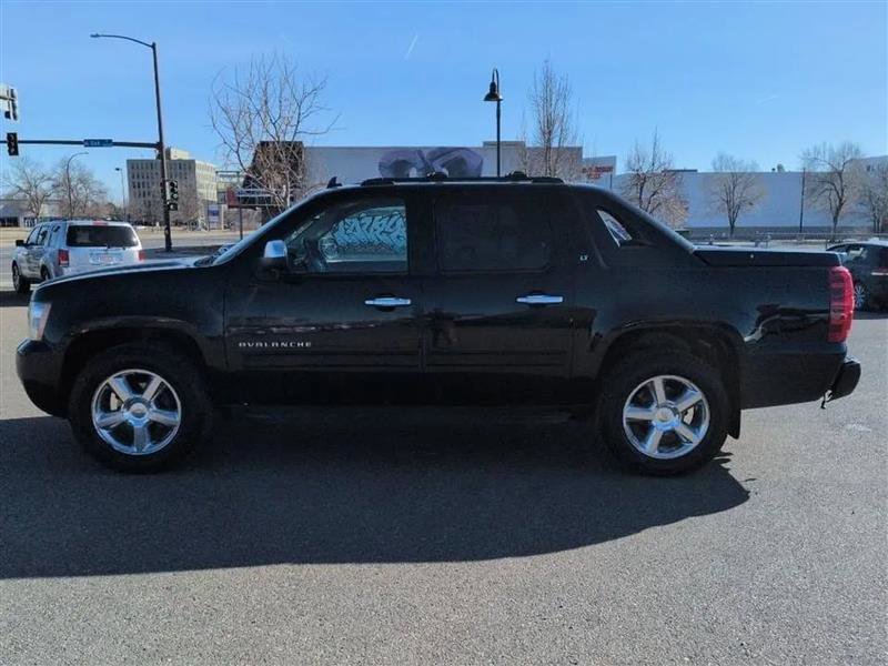 Used 2011 Chevrolet Avalanche LT w/ Suspension Package, Off-Road image 2