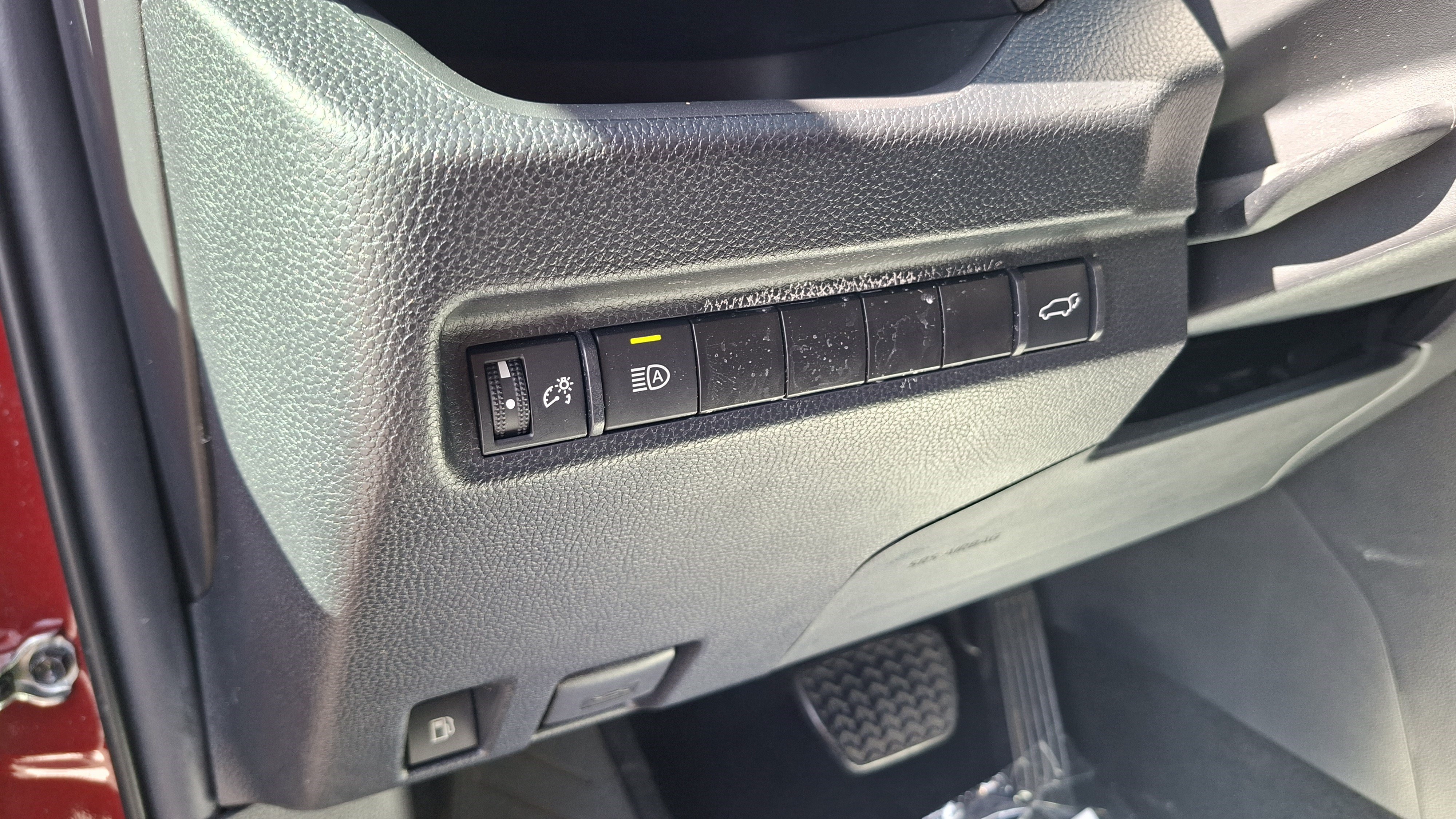Used 2024 Toyota RAV4 XLE w/ Convenience Package AWD/4WD image 10