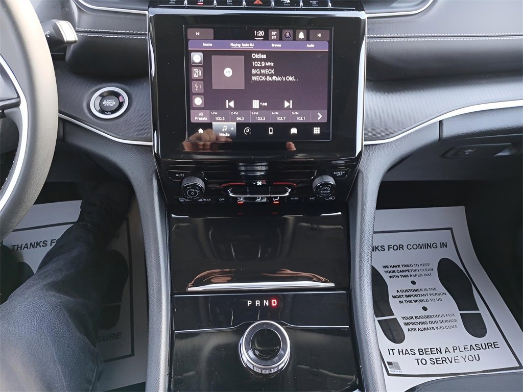 Used 2023 Jeep Grand Cherokee L Laredo image 10