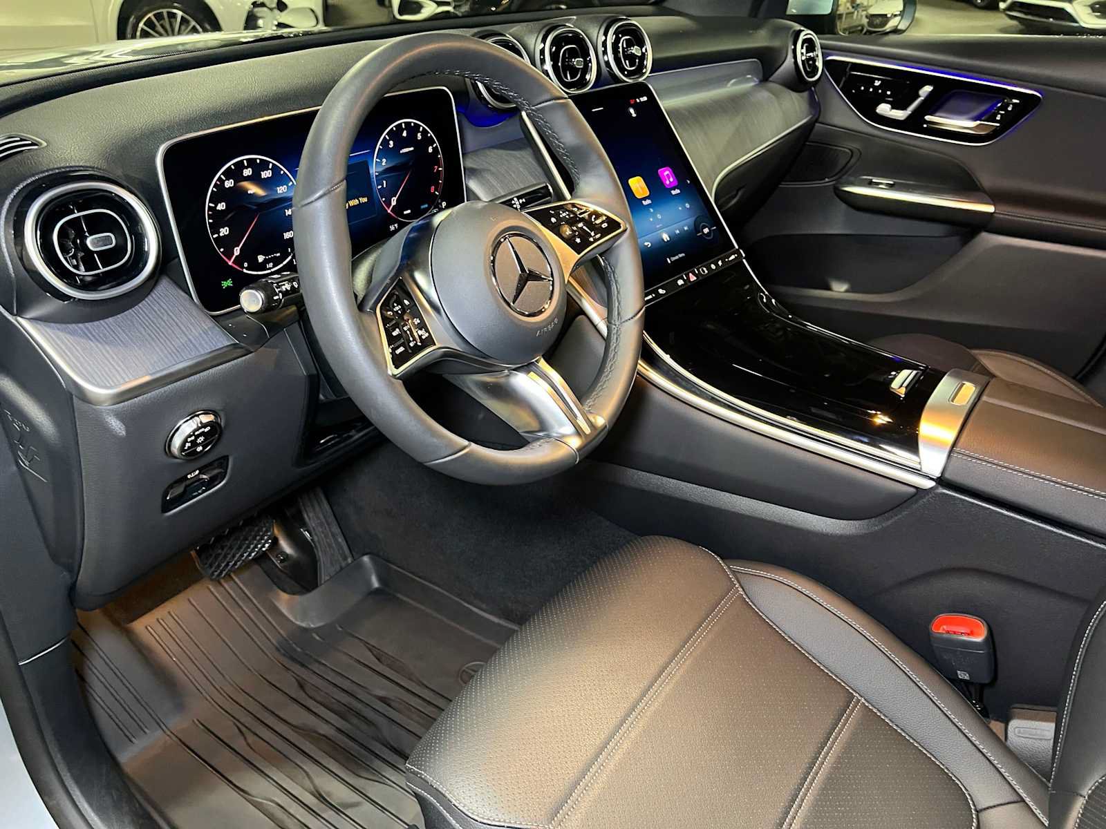 Used 2026 Mercedes-Benz GLC 300 4MATIC image 26