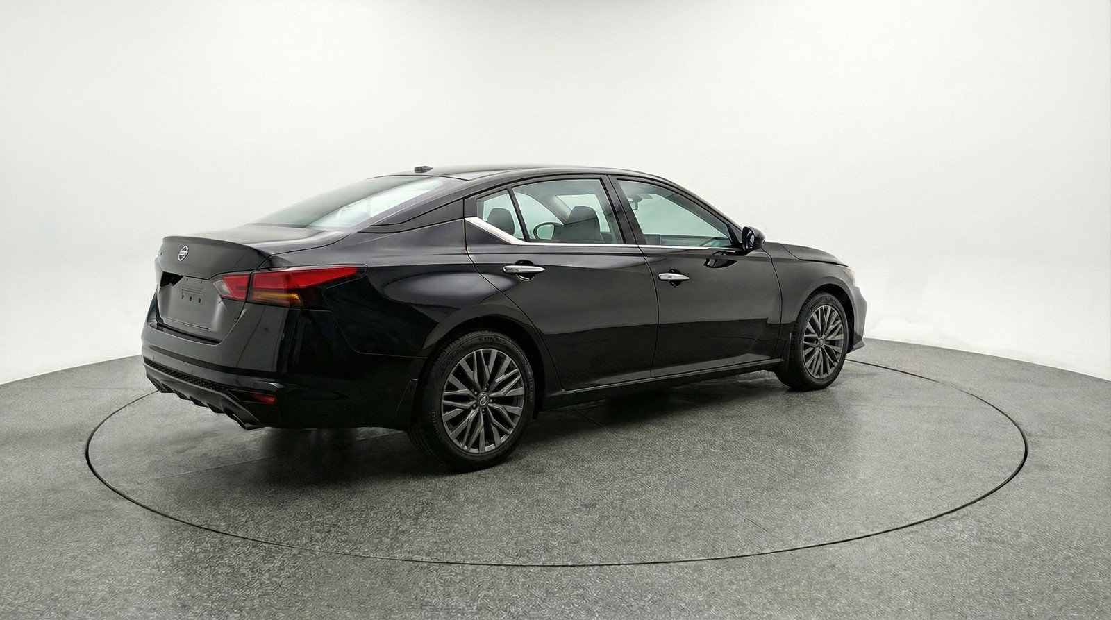 Used 2025 Nissan Altima 2.5 SV image 9