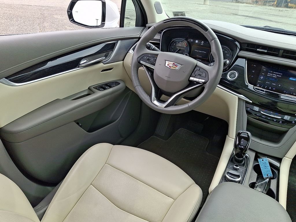 Used 2023 Cadillac XT6 Premium Luxury w/ Technology Package AWD/4WD image 15