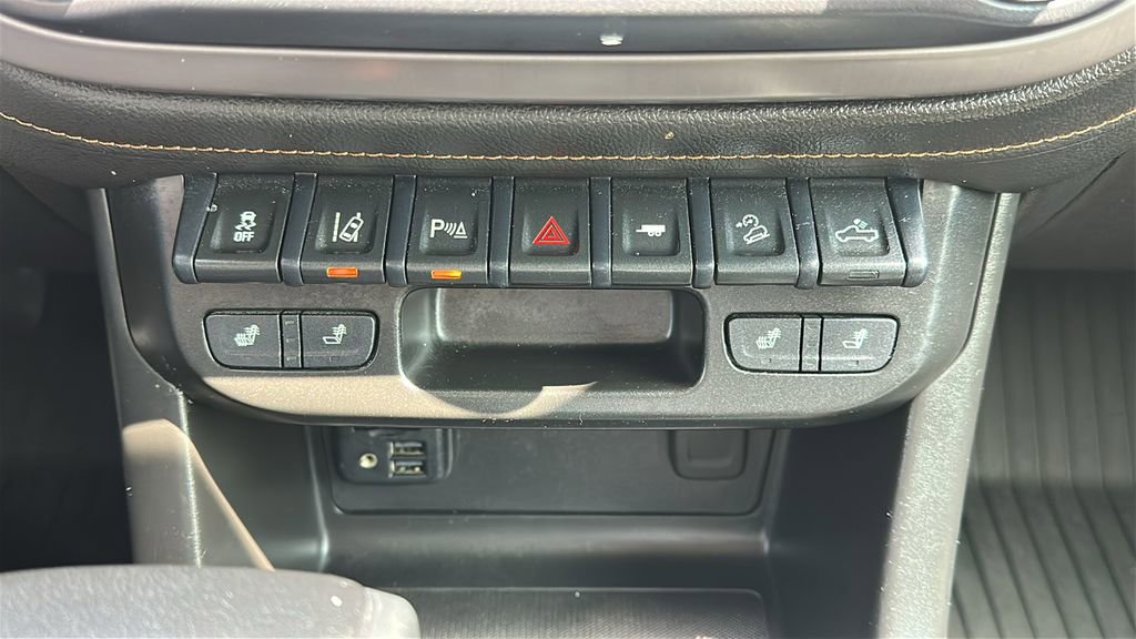 Used 2021 GMC Canyon AT4 w/ Driver Alert Package AWD/4WD image 26