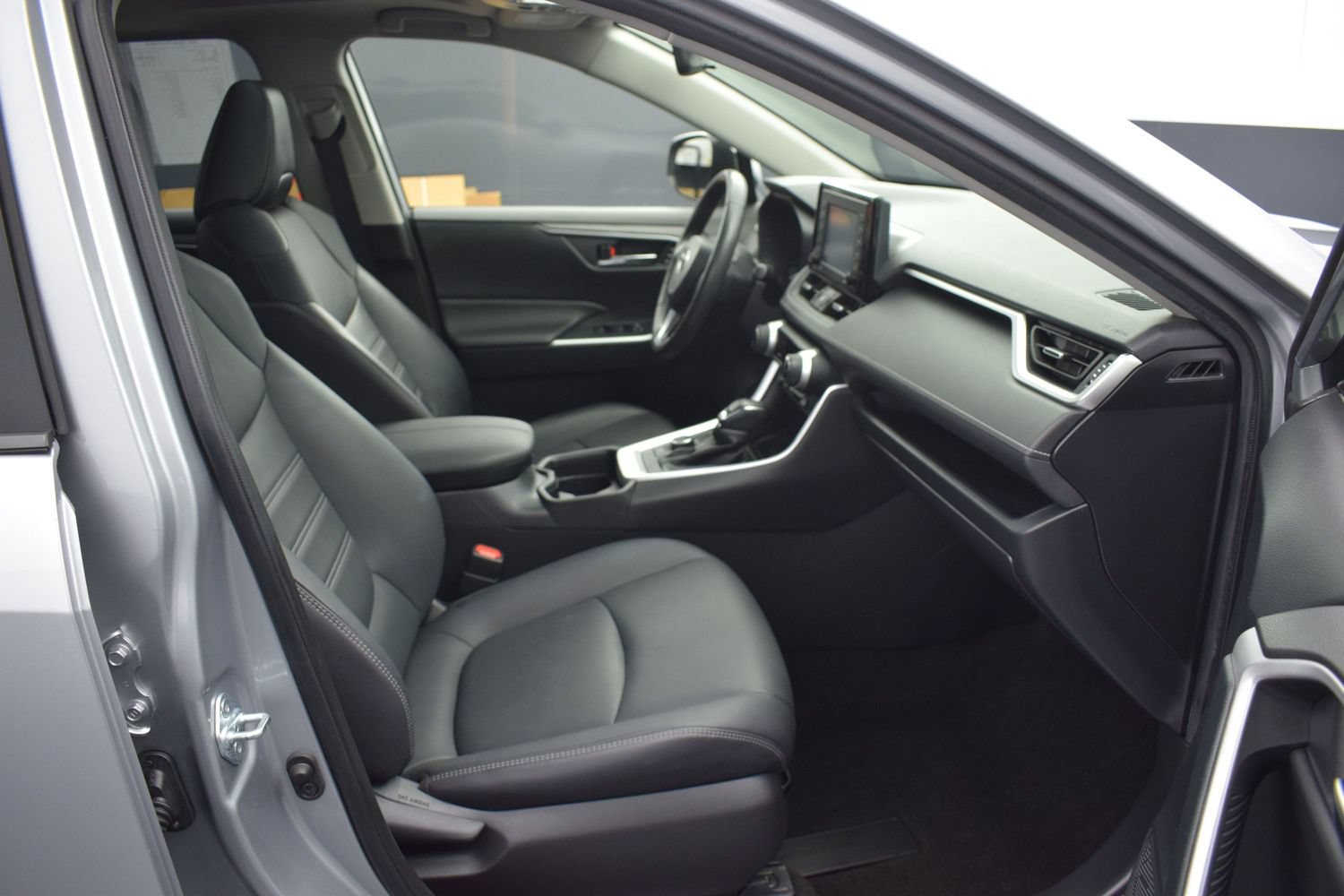 Used 2021 Toyota RAV4 XLE Premium AWD/4WD image 10