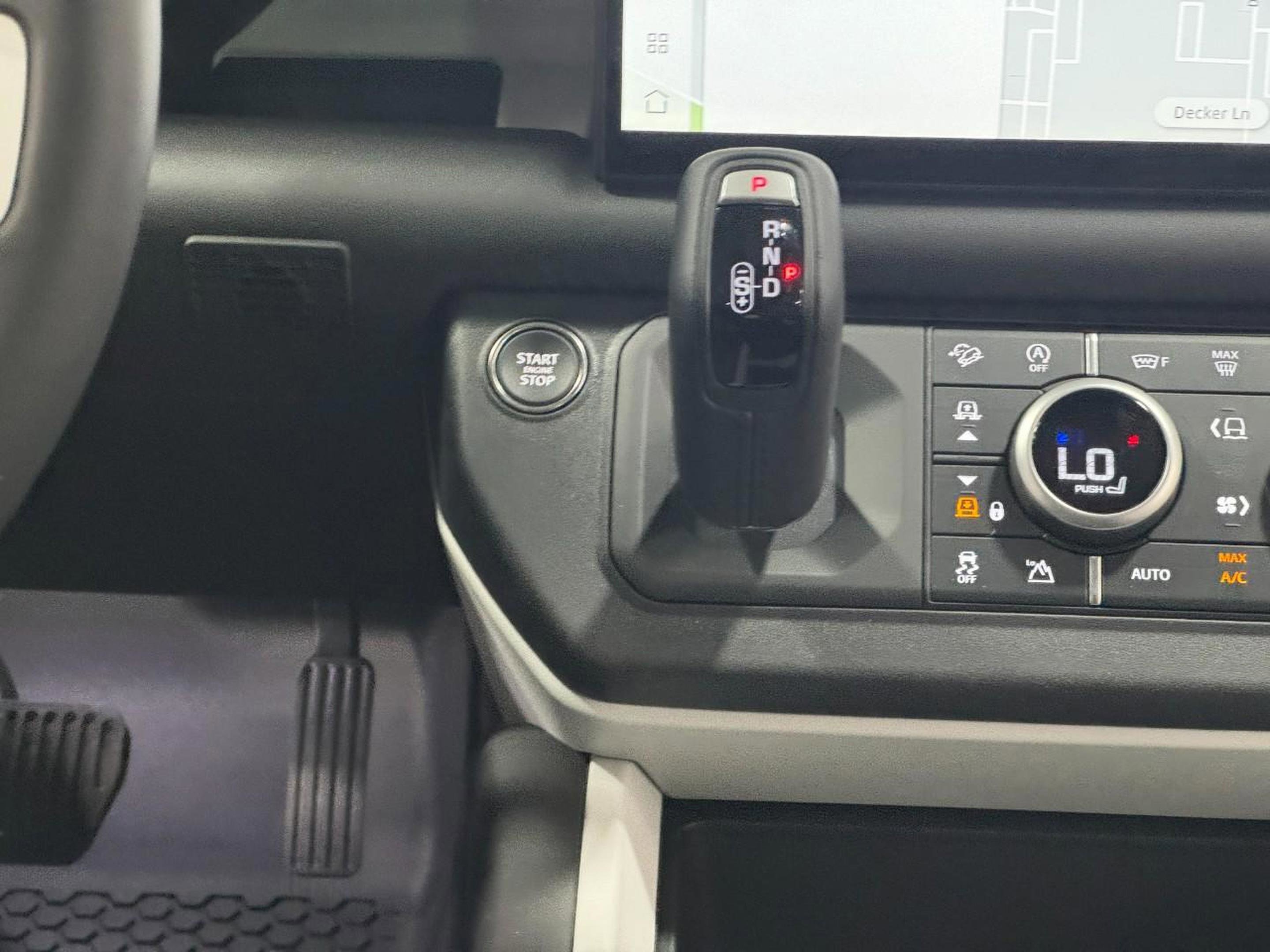 Used 2025 Land Rover Defender 110 S image 16