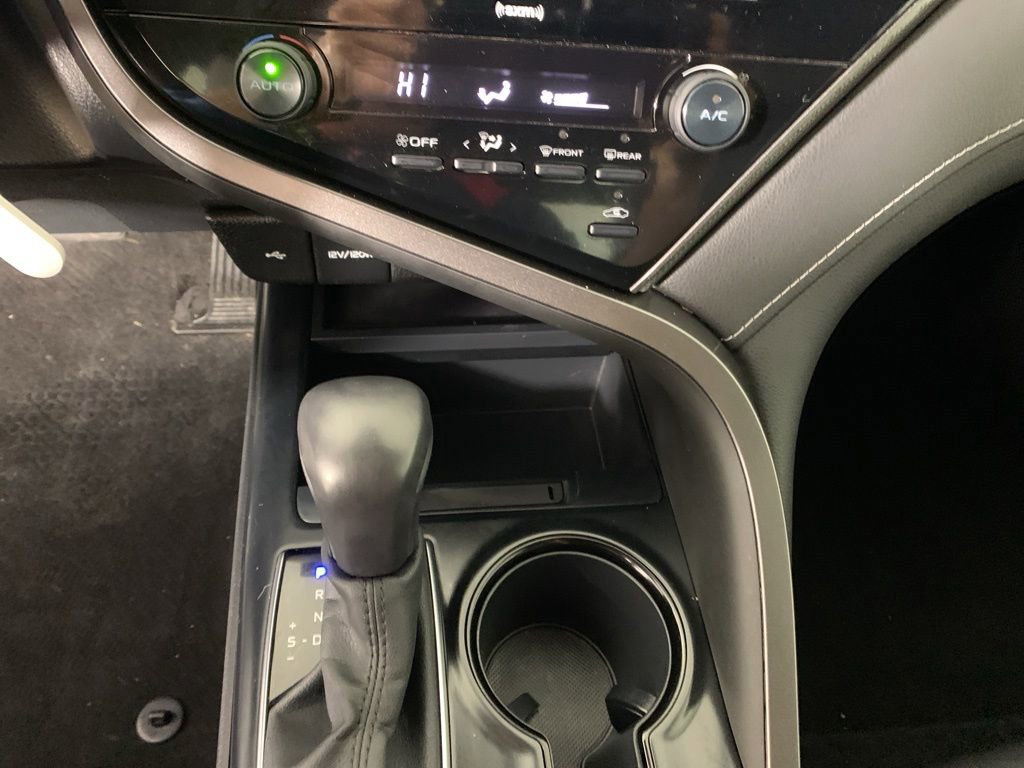 Used 2020 Toyota Camry SE image 25