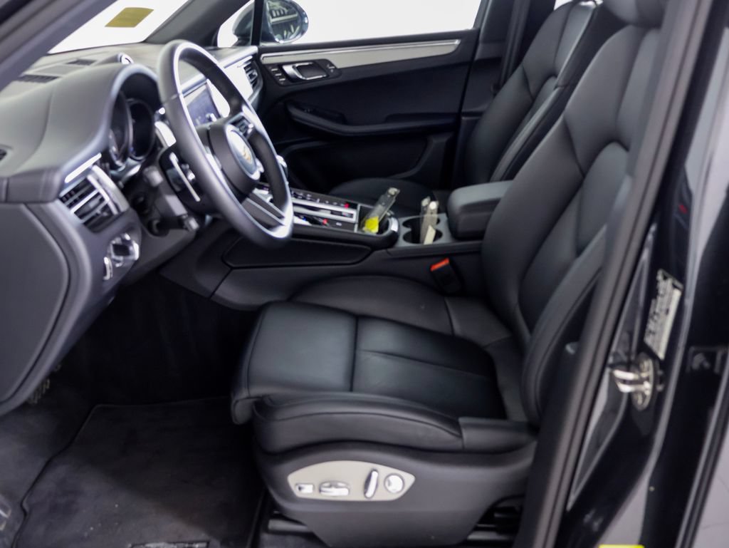 Certified 2026 Porsche Macan S AWD/4WD image 4