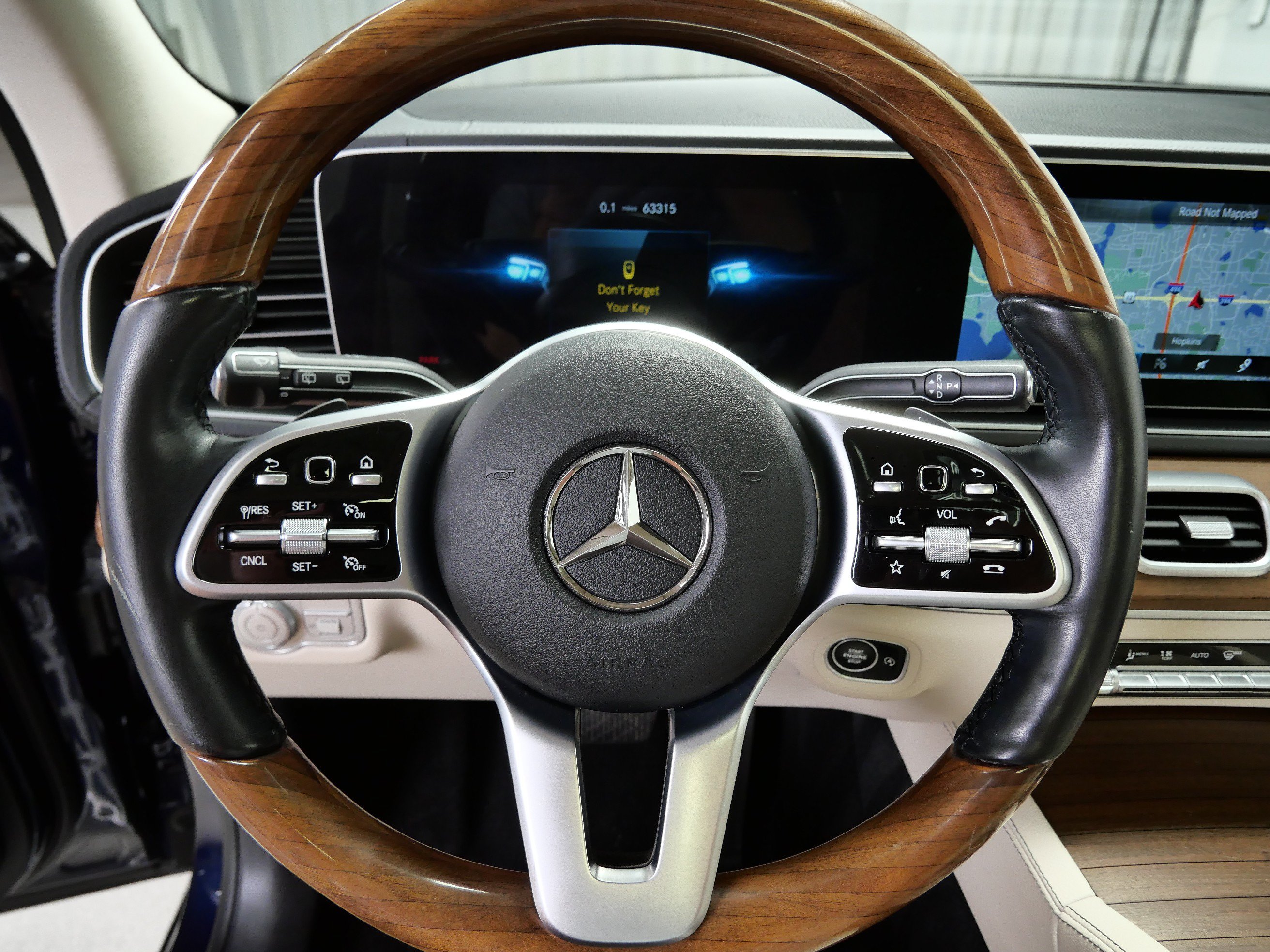 Used 2022 Mercedes-Benz GLS 450 4MATIC image 23