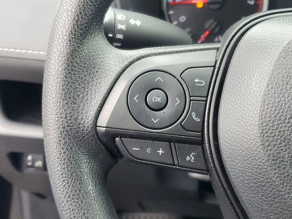 Used 2022 Toyota RAV4 LE image 11