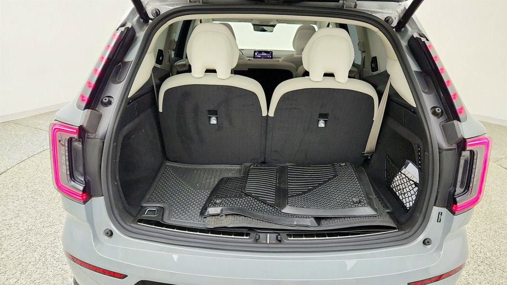 Used 2025 Volvo EX90 Ultra AWD/4WD image 18