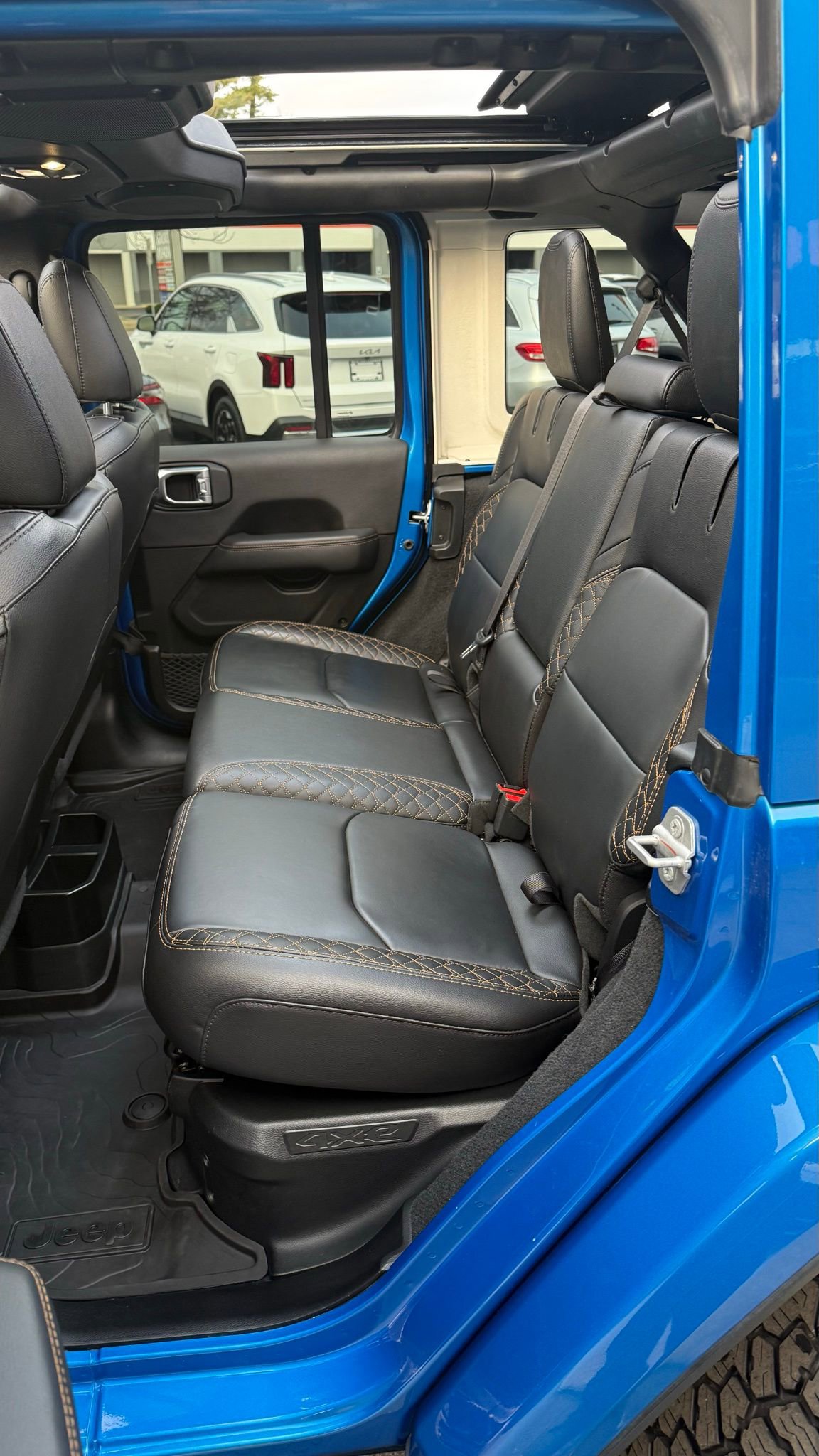 Used 2022 Jeep Wrangler Unlimited Sahara image 30