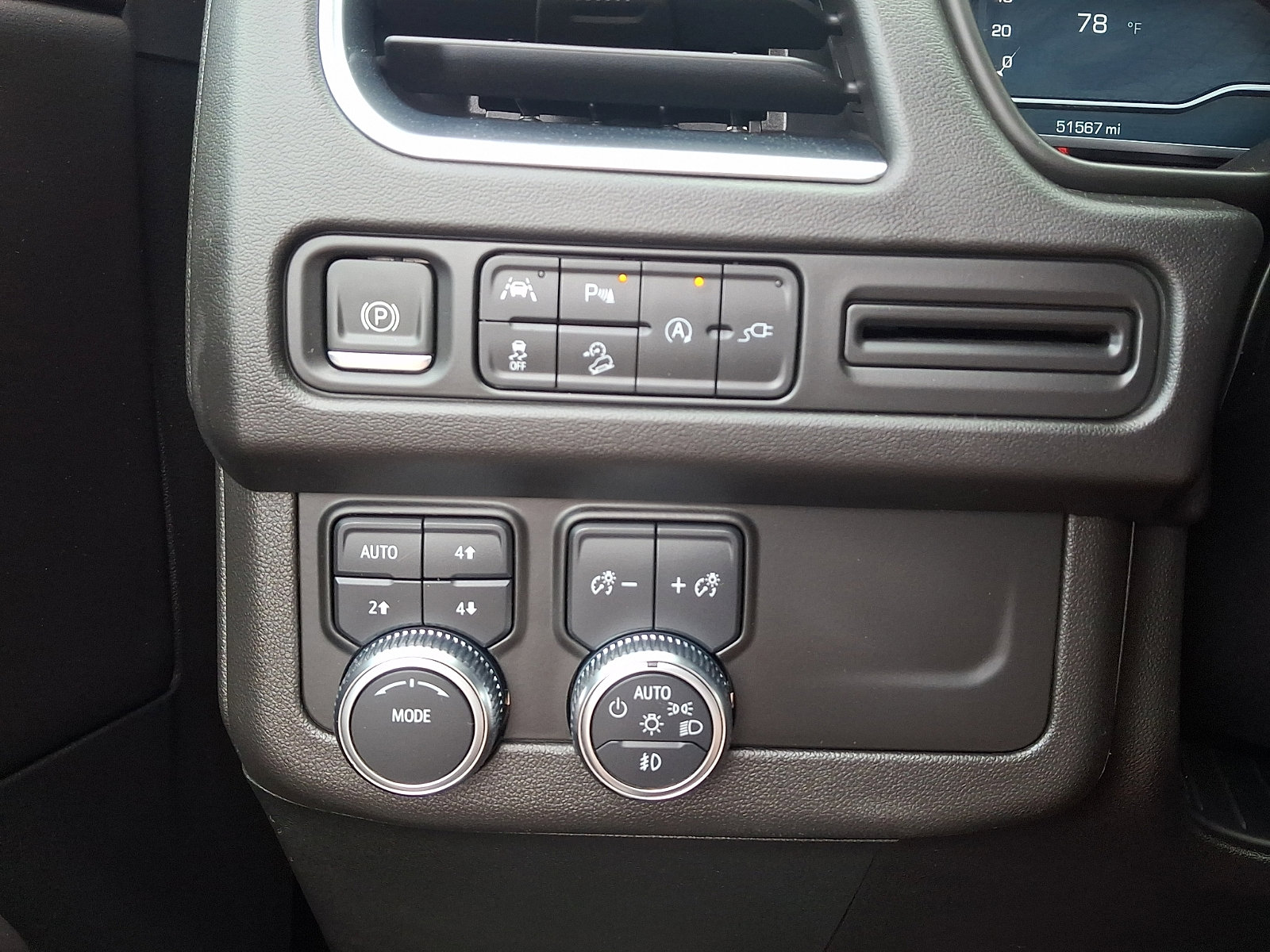 Used 2022 GMC Yukon XL AT4 image 24