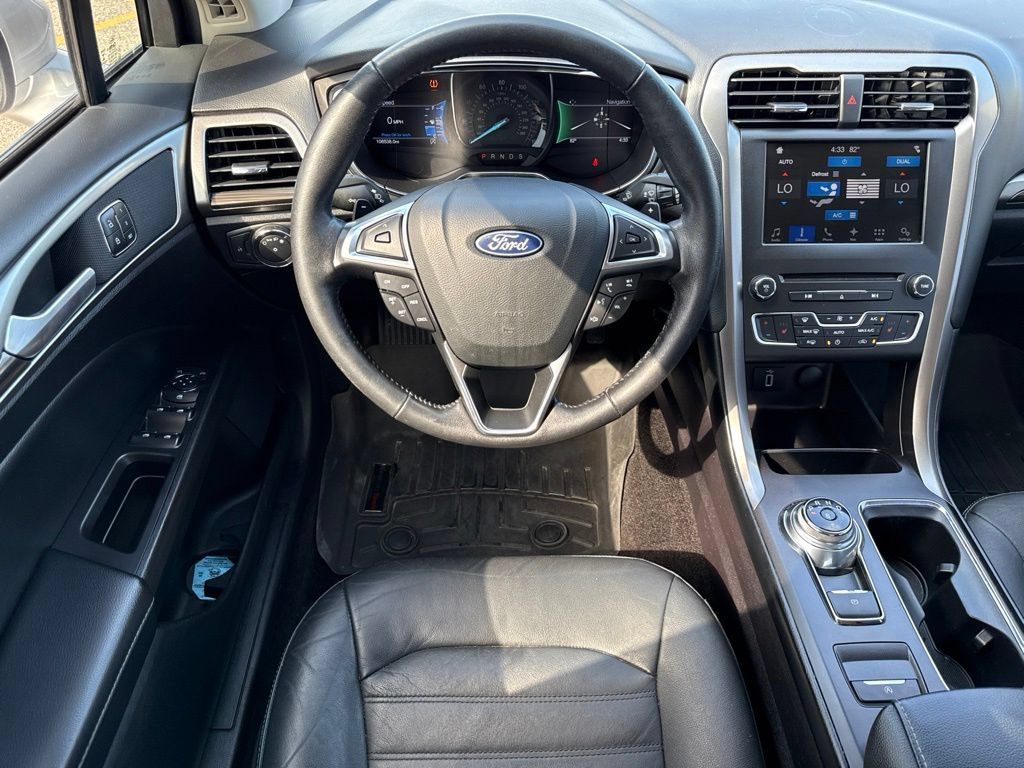 Used 2018 Ford Fusion SE w/ Fusion SE Technology Package FWD image 23