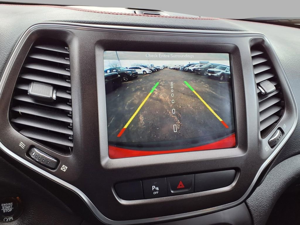 Used 2019 Jeep Cherokee Trailhawk image 6