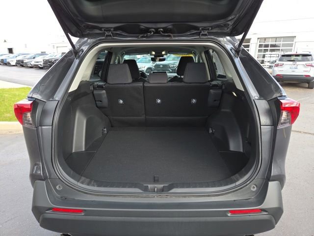 Used 2025 Toyota RAV4 LE AWD/4WD image 24
