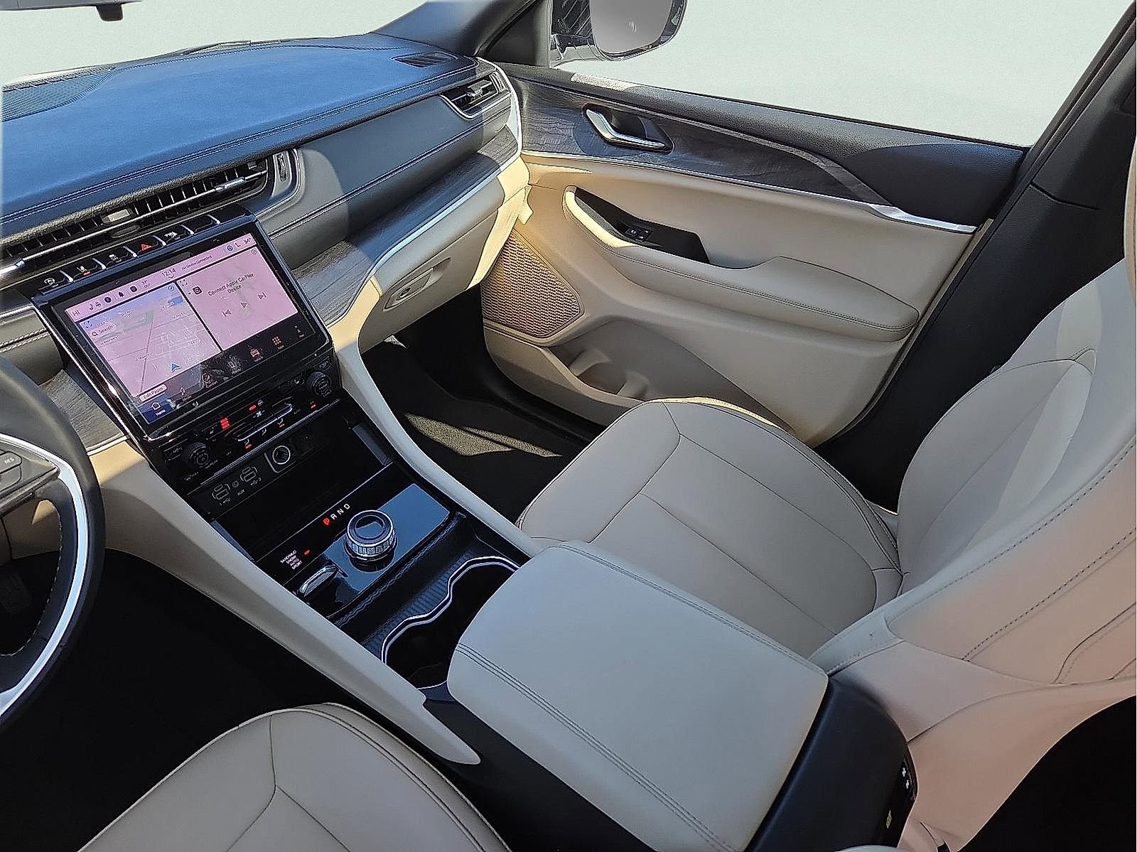 Used 2025 Jeep Grand Cherokee L Limited w/ Trailer Tow Package image 12