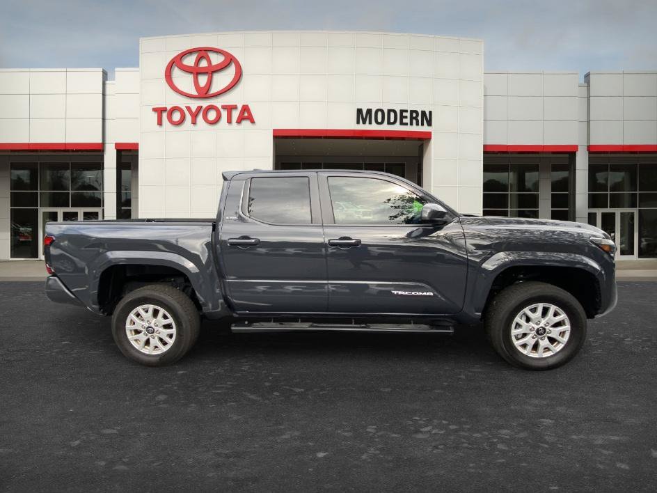 Used 2024 Toyota Tacoma SR5 RWD image 17