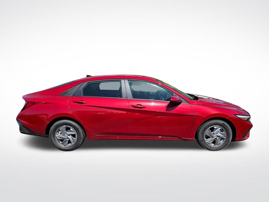 Used 2025 Hyundai Elantra SE image 6